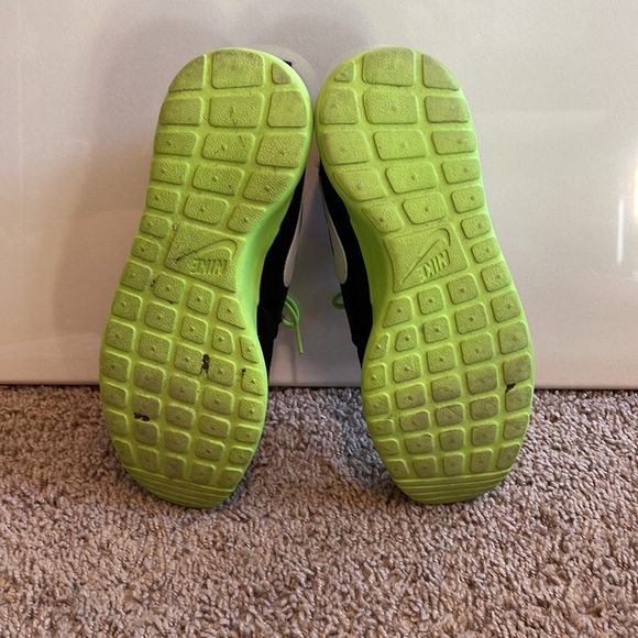 Nike Roshe - Picture 4 of 5